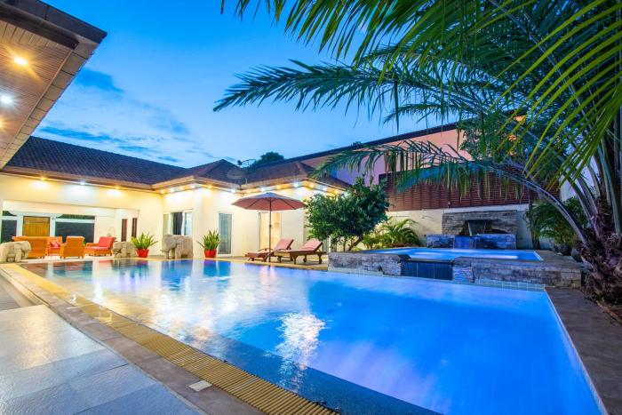 seaside villa 2 pools beach at 50m