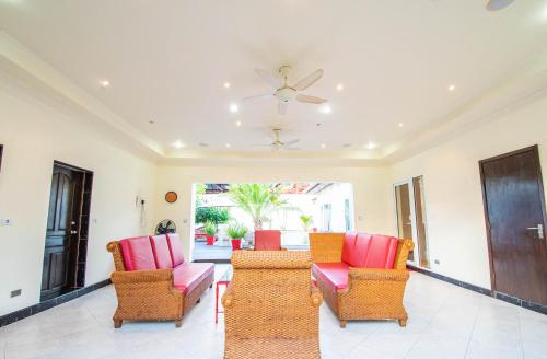 seaside villa 2 pools beach at 50m