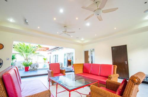 seaside villa 2 pools beach at 50m