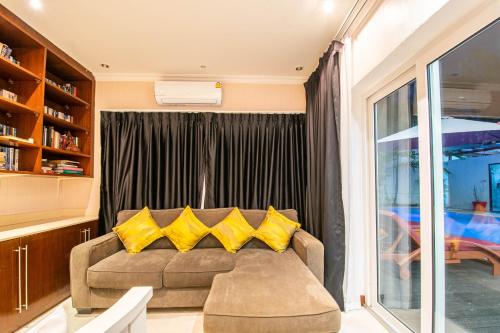 seaside villa 2 pools beach at 50m