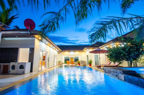 seaside villa 2 pools beach at 50m