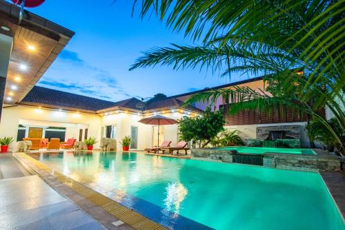 seaside villa 2 pools beach at 50m