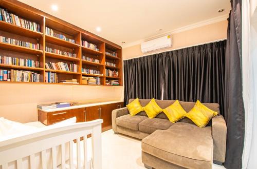 seaside villa 2 pools beach at 50m