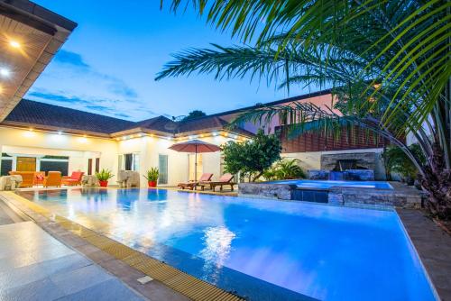 seaside villa 2 pools beach at 50m