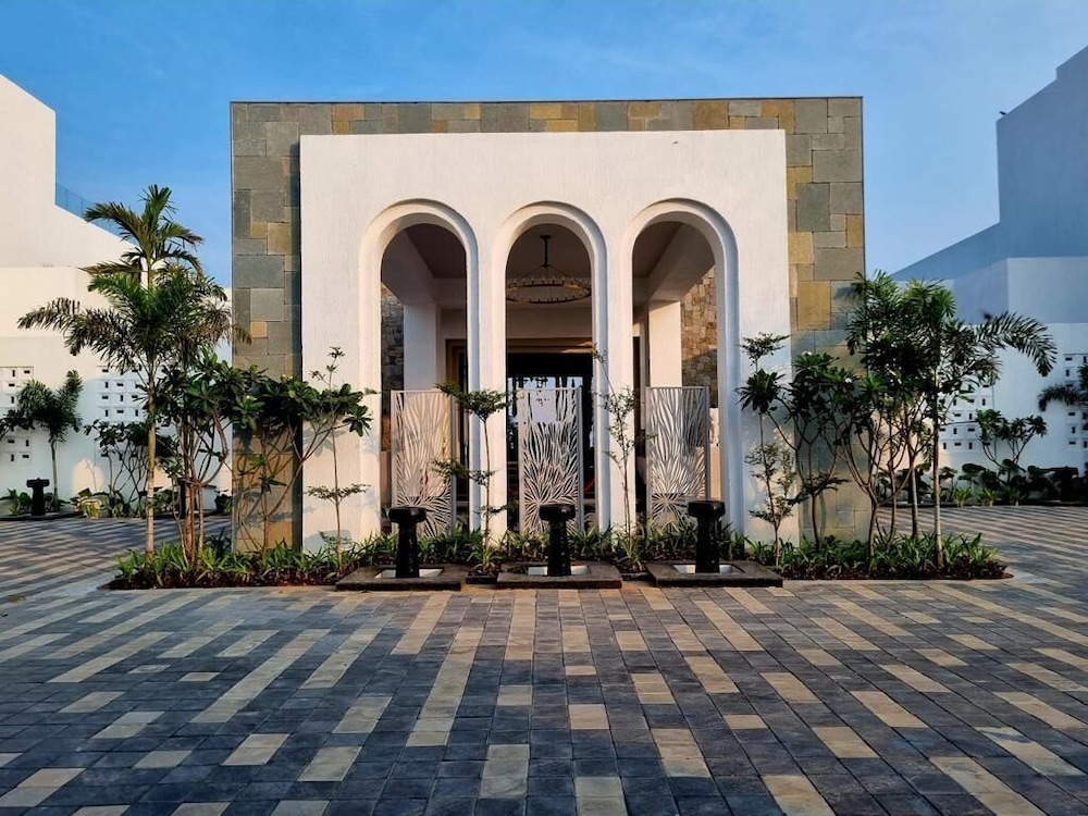 pramod lands end resort a member of radisson individuals