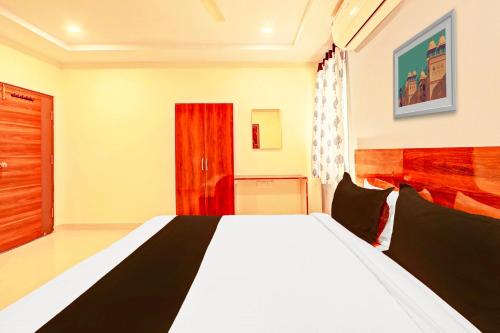 Hotel O R Square,,4 star