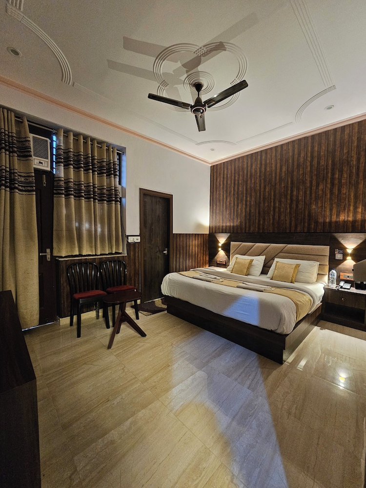 shri krishna divine dham