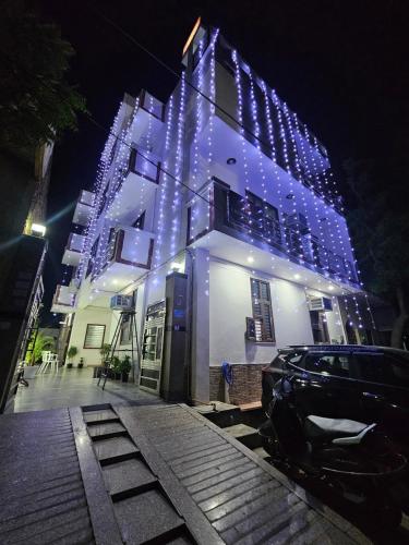 Shri Krishna Divine Dham,,4 star