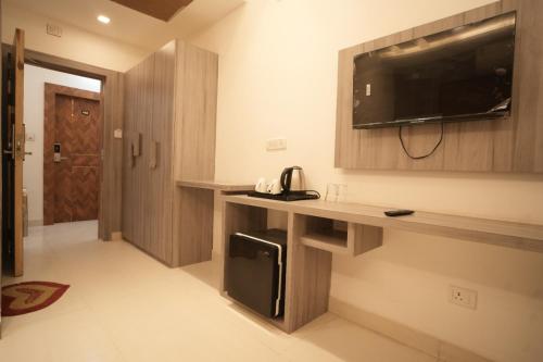 hotel shanti international