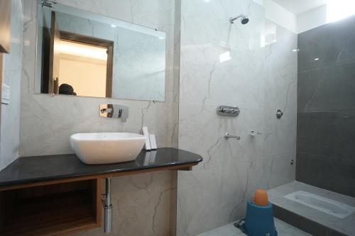 hotel shanti international