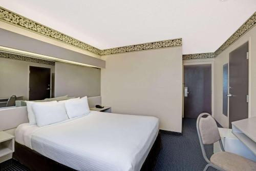 microtel inn and suites by wyndham houston