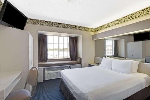 microtel inn and suites by wyndham houston