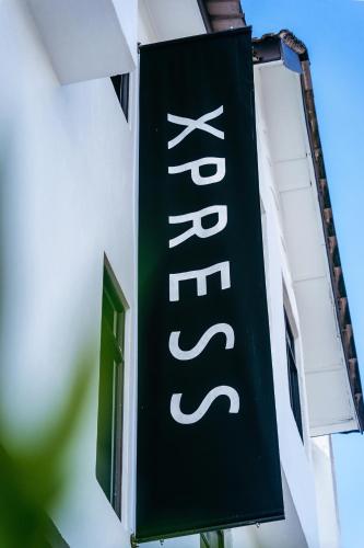Hako Xpress Tampoi,,1 star