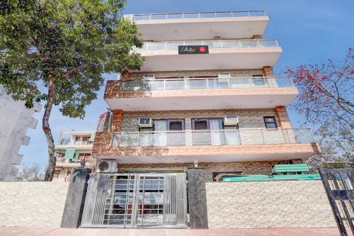 Collection O Sunshine Corporate Suite,Plot No - 80Psector - 38, Medicity, Islampur Colony, Near Medanta Hospital,4 star