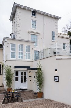 Commandery Vaults,,4 star