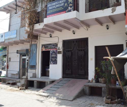Hive Homestay,,3 star