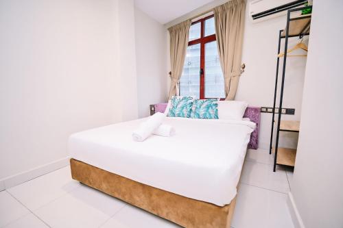 Swing & Pillows @ Masjid Jamek Kuala Lumpur,,3 star