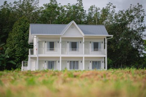 white roses cottage