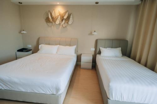 white roses cottage