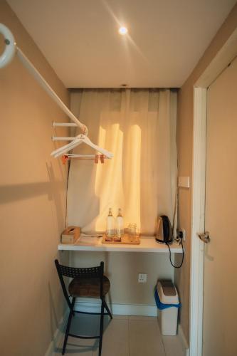white roses cottage