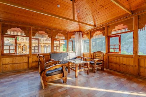 tirthan village resort