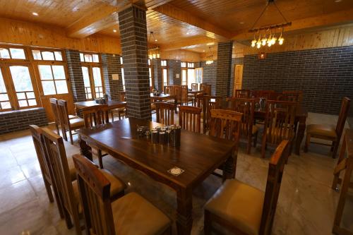 tirthan village resort