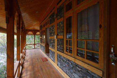 tirthan village resort