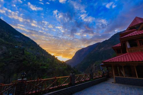 tirthan village resort