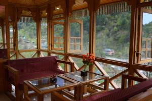 tirthan village resort