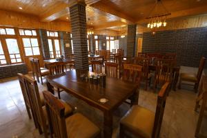 tirthan village resort
