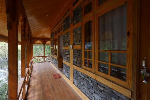 tirthan village resort