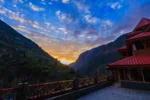 tirthan village resort