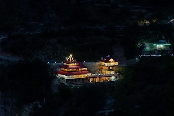 tirthan village resort