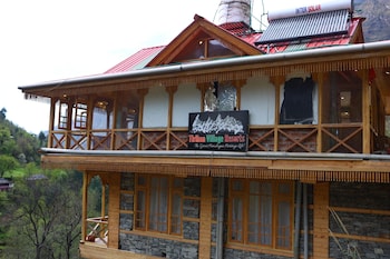 tirthan village resort