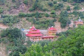 tirthan village resort