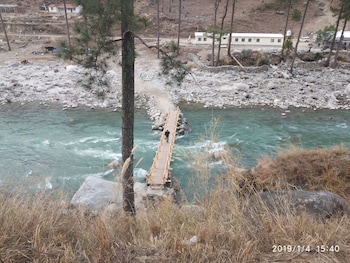 tirthan village resort