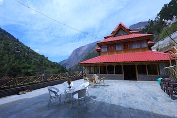 tirthan village resort
