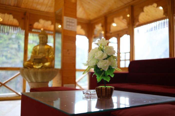 tirthan village resort