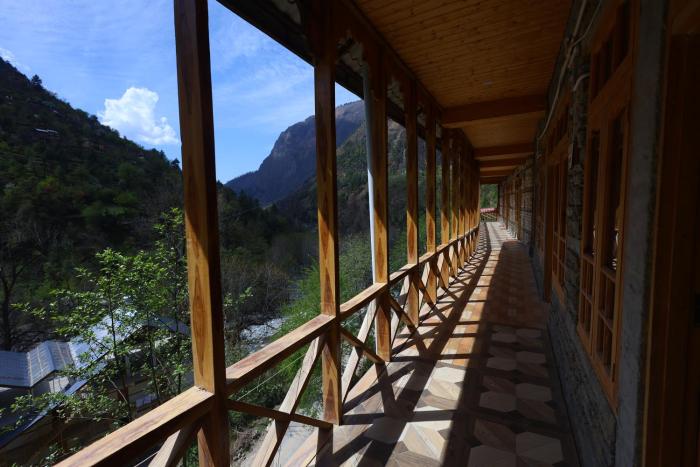 tirthan village resort