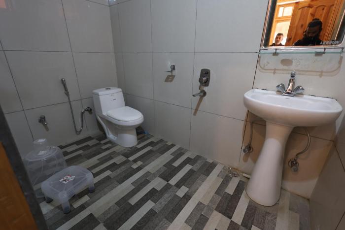 tirthan village resort