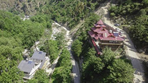 tirthan village resort