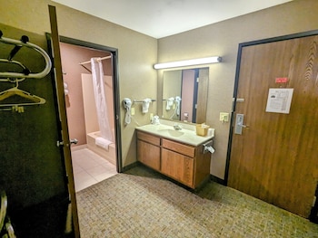 woodfield inn and suites