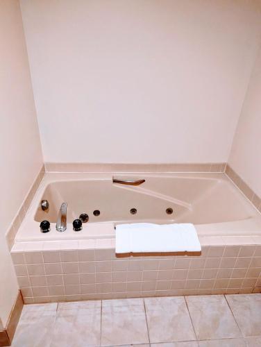 woodfield inn and suites