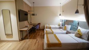 roya al andalus hotel
