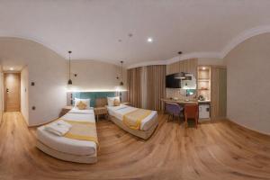 roya al andalus hotel