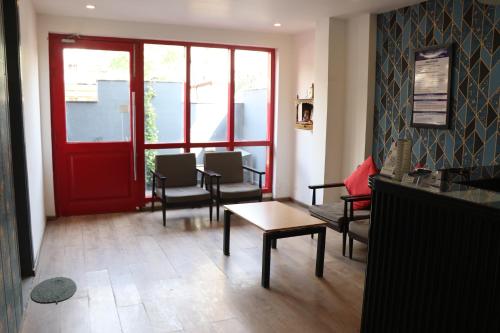 tipsyy inn 003