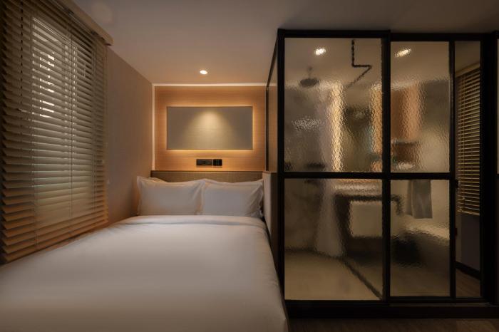 claude hotel