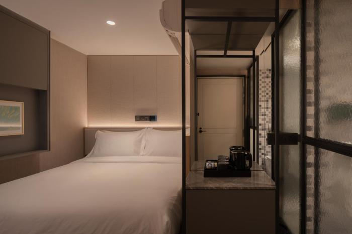 claude hotel