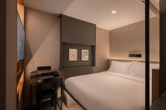 claude hotel