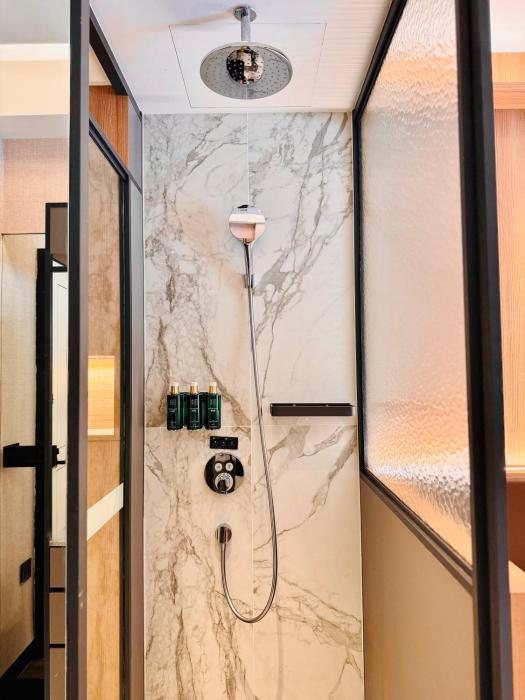 claude hotel